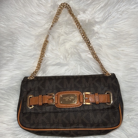 Michael Kors Handbags - NWOT Michael Kors Hamilton Logo Shoulder bag